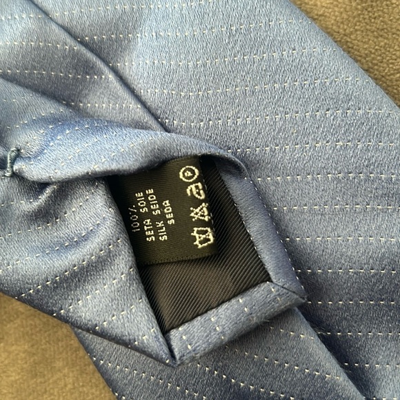 Valentino Blue Pinstriped Mens Tie 100% Seta Silk - Picture 6 of 6